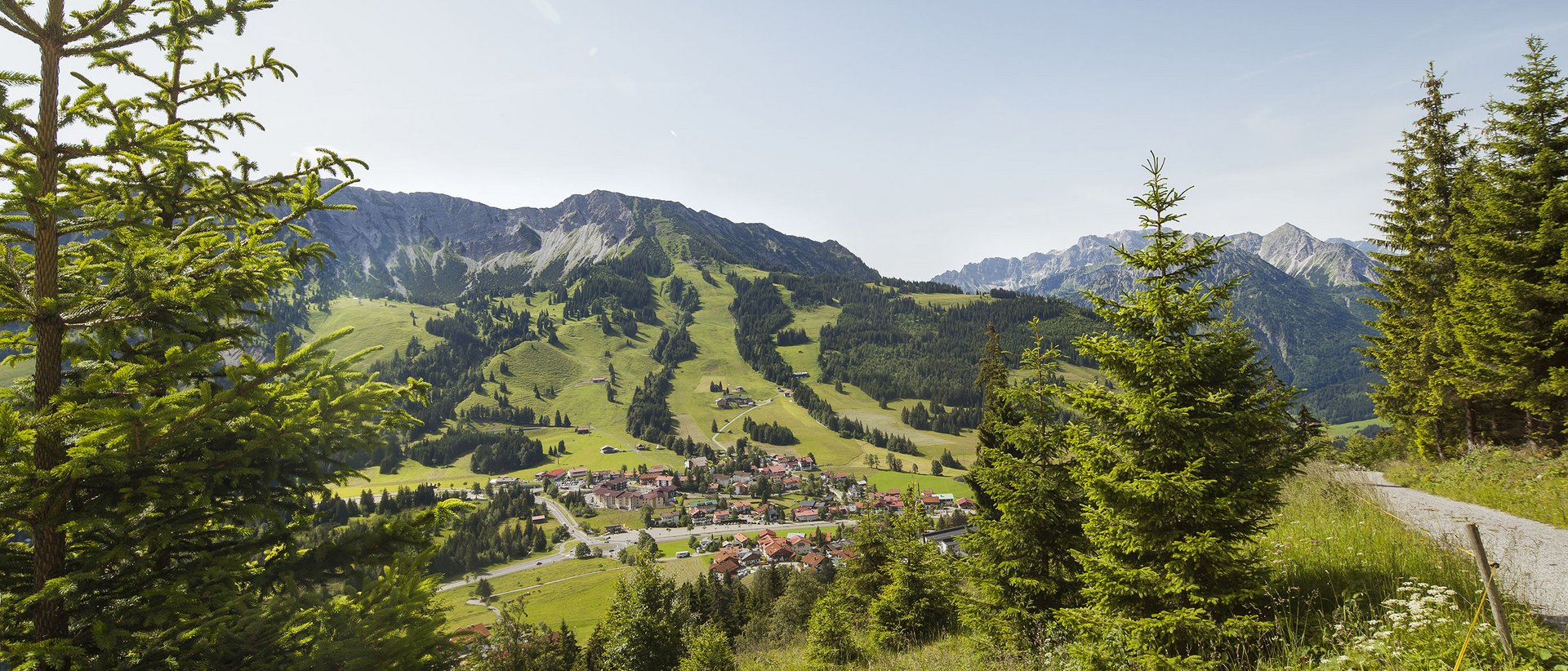 Wandern rund um die Alpin Chalets Wandern rund um die Alpin Chalets